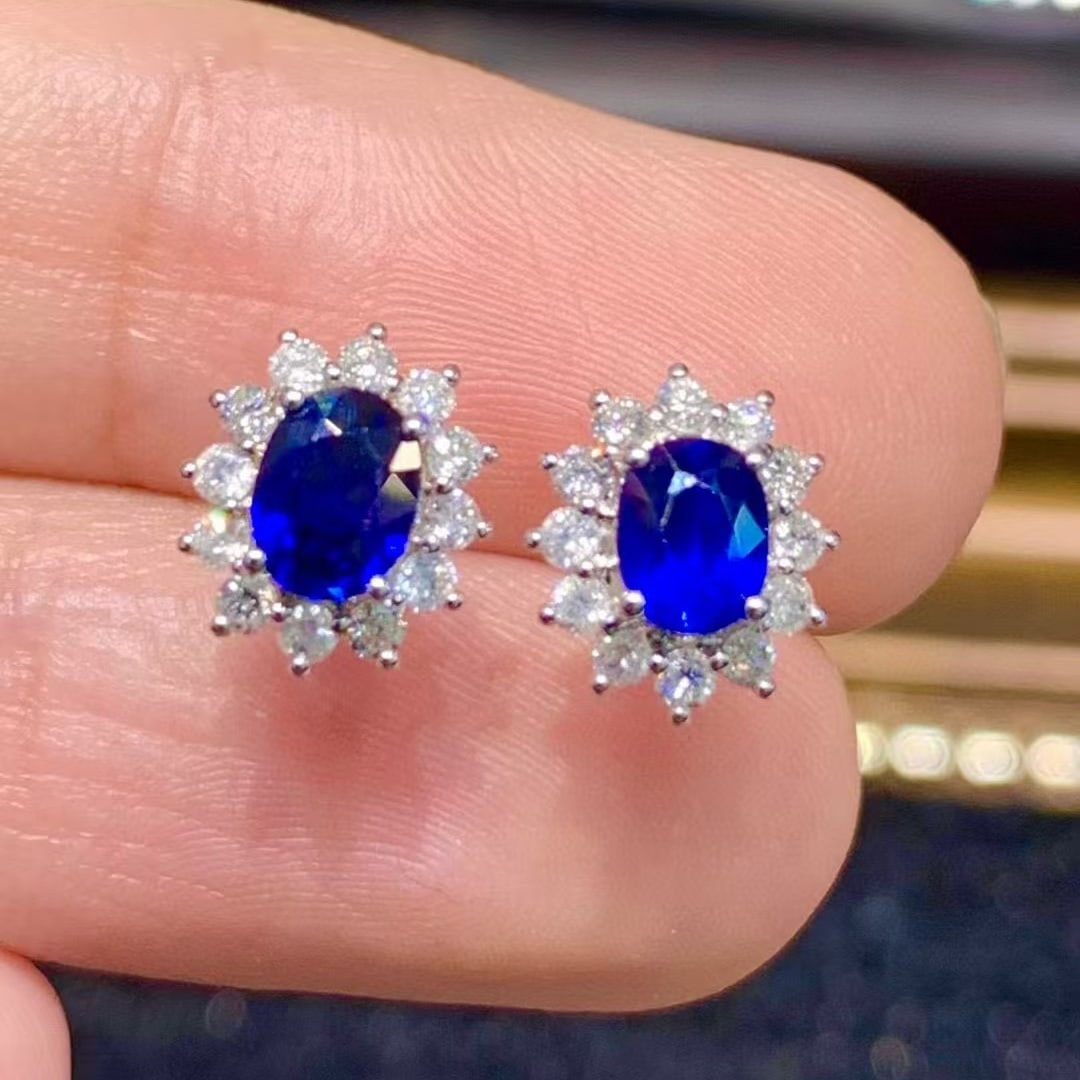 14k Gold 0.85 Ct Natural Sapphire & Diamond Earrings: Ref:230945201 // gold content:14k gold // main gemstone:sapphire // shape:oval // carat weight:0. 85ct // color:royal blue // treatment:natural // // adjacent gemstone 2 : diamond // shape:round // cl