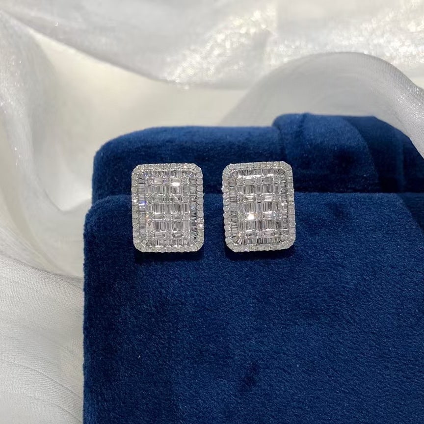 14k Gold 1.4 Ct Natural H Diamond Earrings: Ref:230945226 // gold content:14k gold // main gemstone:diamond // shape:multiply // carat weight:1. 4ct // clarity grade:vs-si // color:h // treatment:natural // Condition: NewLow Estimate: