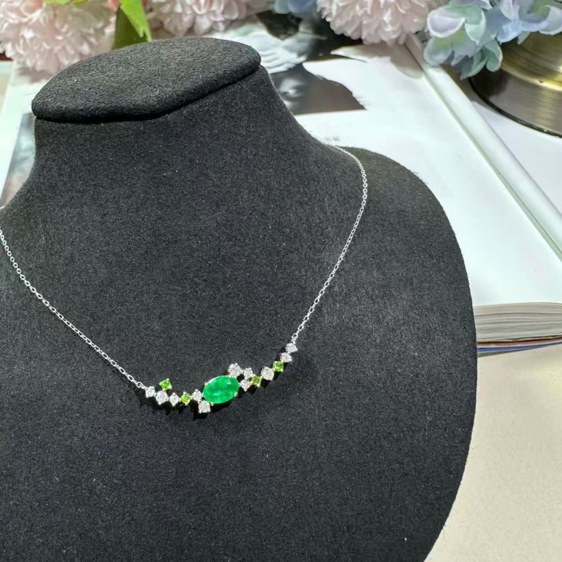 14k Gold 0.55 Ct Vivid Green Natural Emerald & Diamond & Tsavorite Necklace: Ref:230945234 // gold content:14k gold // main gemstone:emerald // shape:oval // carat weight:0. 55ct // color:vivid green // treatment:natural // // adjacent gemstone 2 : diamond // shape:round //