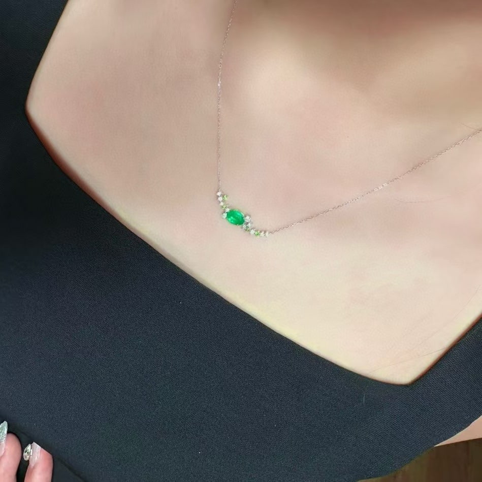 14k Gold 0.55 Ct Vivid Green Natural Emerald & Diamond & Tsavorite Necklace - 4