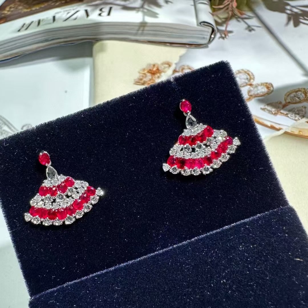 14k Gold 2 Ct Vivid Red Natural Ruby & Diamond Earrings: Ref:230945243 // gold content:14k gold // main gemstone:ruby // shape:oval // carat weight:2ct // color:vivid red // treatment:natural // // adjacent gemstone 2 : diamond // shape:round // clarity gra