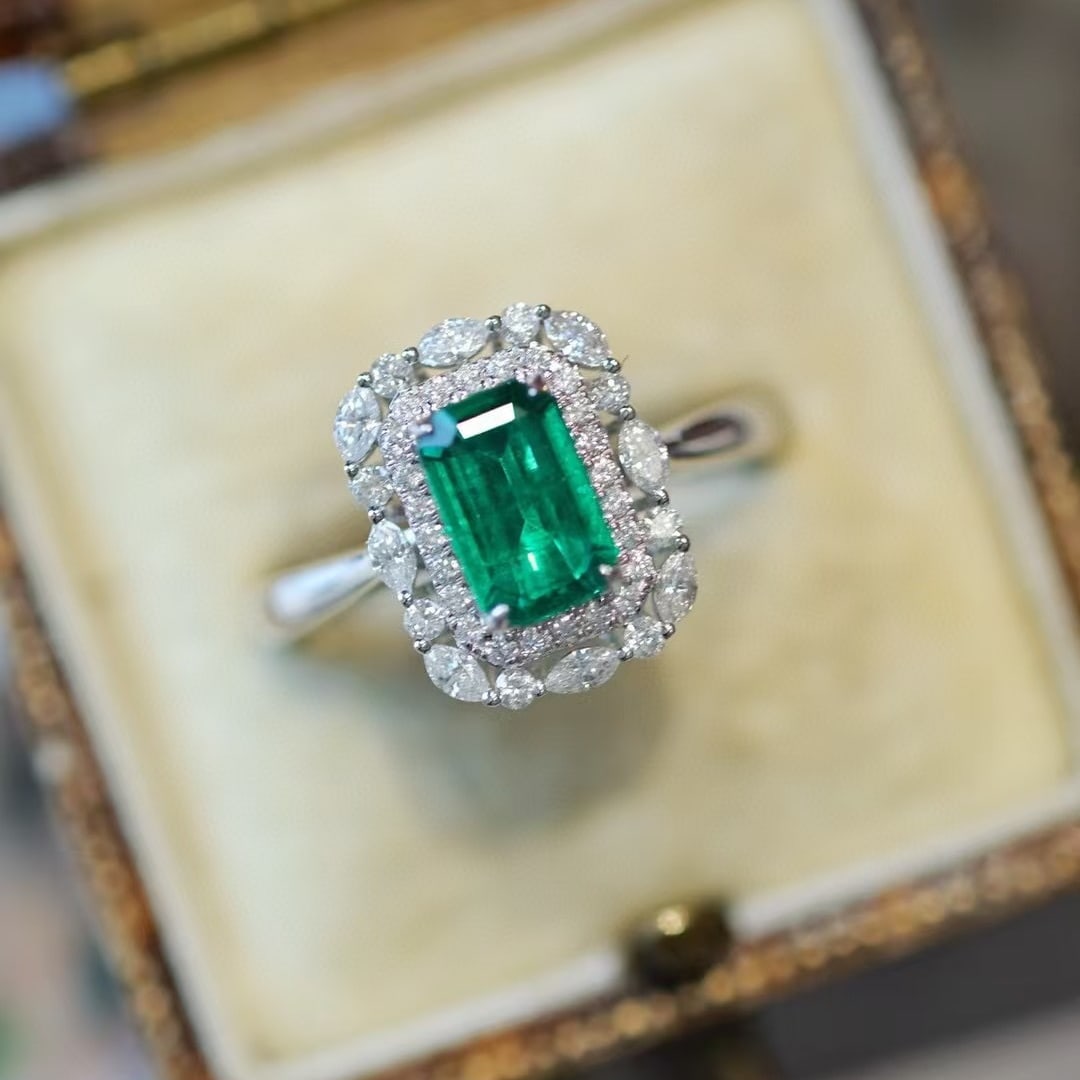 14k Gold 1.77 Ctw Vivid Green Natural Emerald & Diamond Ring - 2