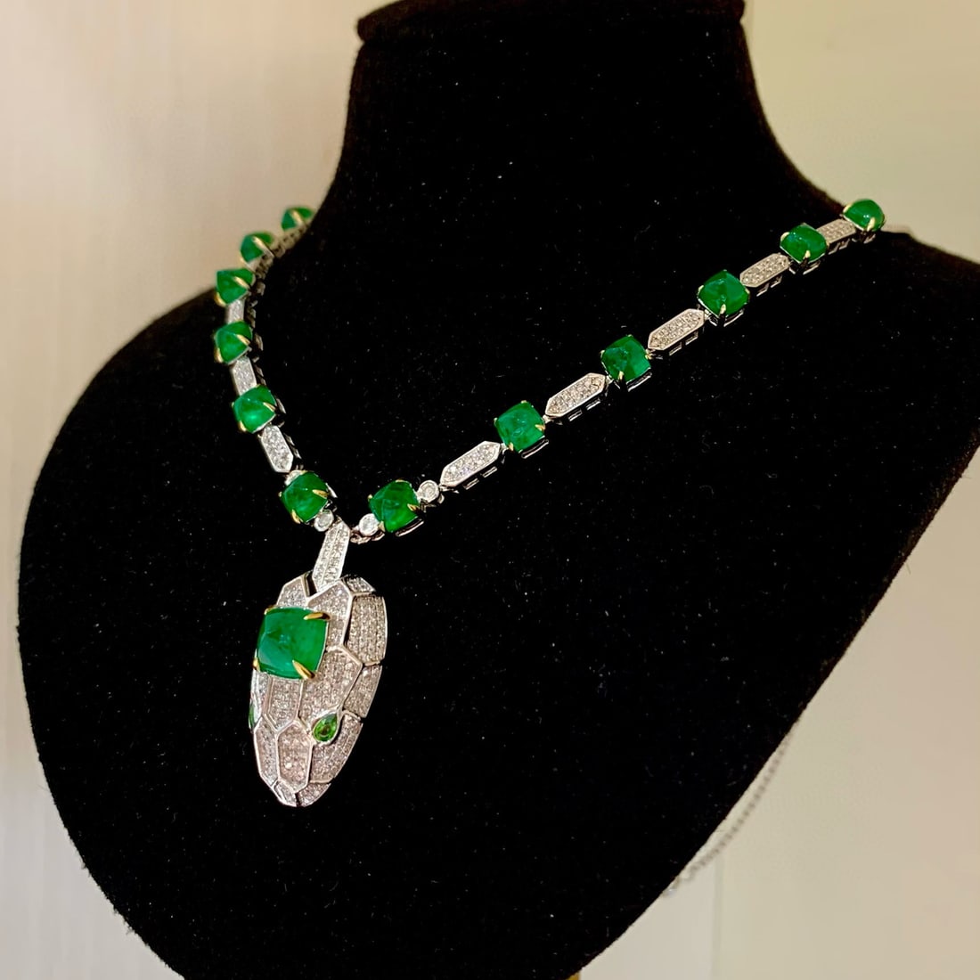 14k Gold 8 Ct Vivid Green Natural Emerald & Diamond Necklace - 5