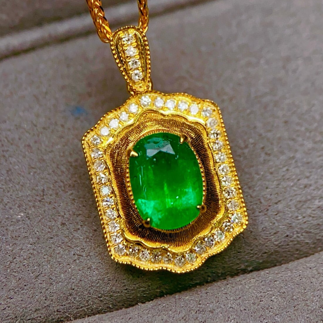 14k Gold 1.76 Ctw Vivid Green Natural Emerald & Diamond Pendant( Without Chain ) - 2