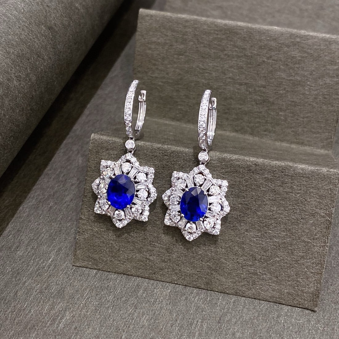 14k Gold 5.34 Ctw Natural Sapphire & Diamond Earrings: Ref:230946037 // gold content:14k gold // main gemstone:sapphire // shape:oval // carat weight:3. 34ct // color:royal blue // treatment:natural // // adjacent gemstone 2 : diamond // shape:multiply