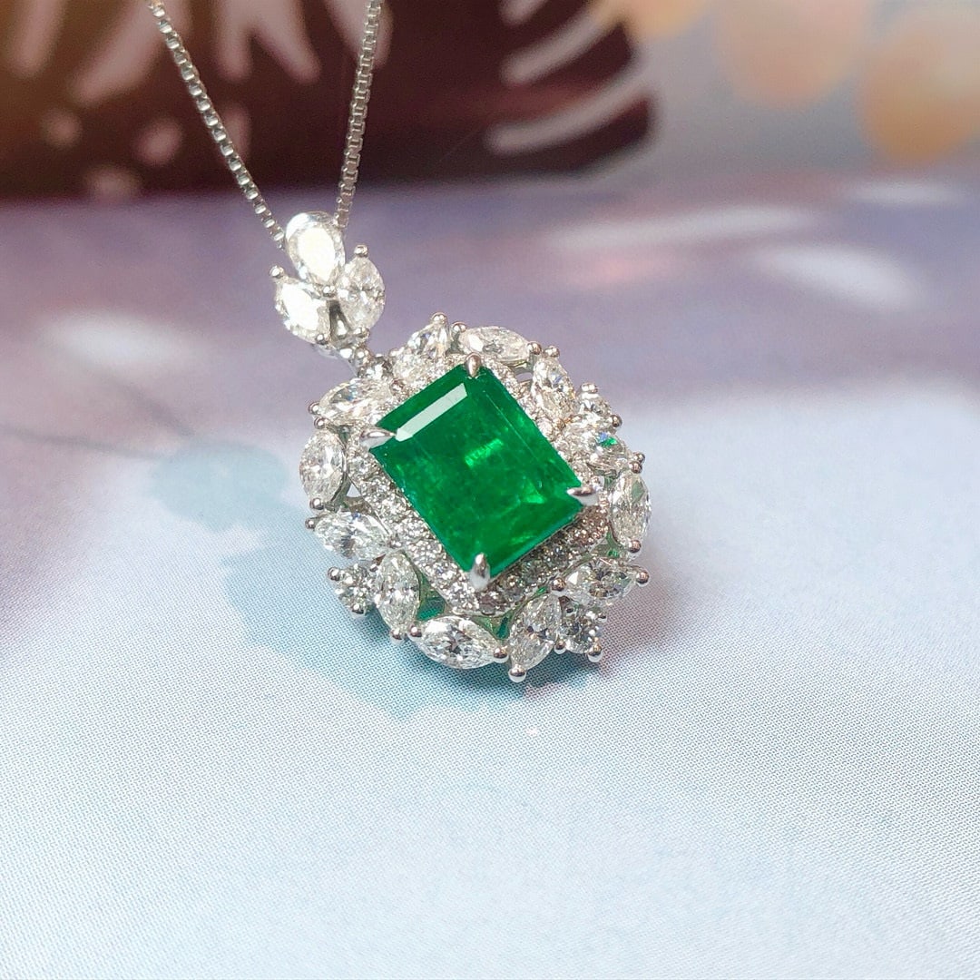 14k Gold 2.83 Ctw Vivid Green Natural Emerald & Diamond Pendant( Without Chain ): Ref:230946043 // gold content:14k gold // main gemstone:emerald // shape:octagonal // carat weight:1. 66ct // color:vivid green // treatment:natural // // adjacent gemstone 2 : diamond //