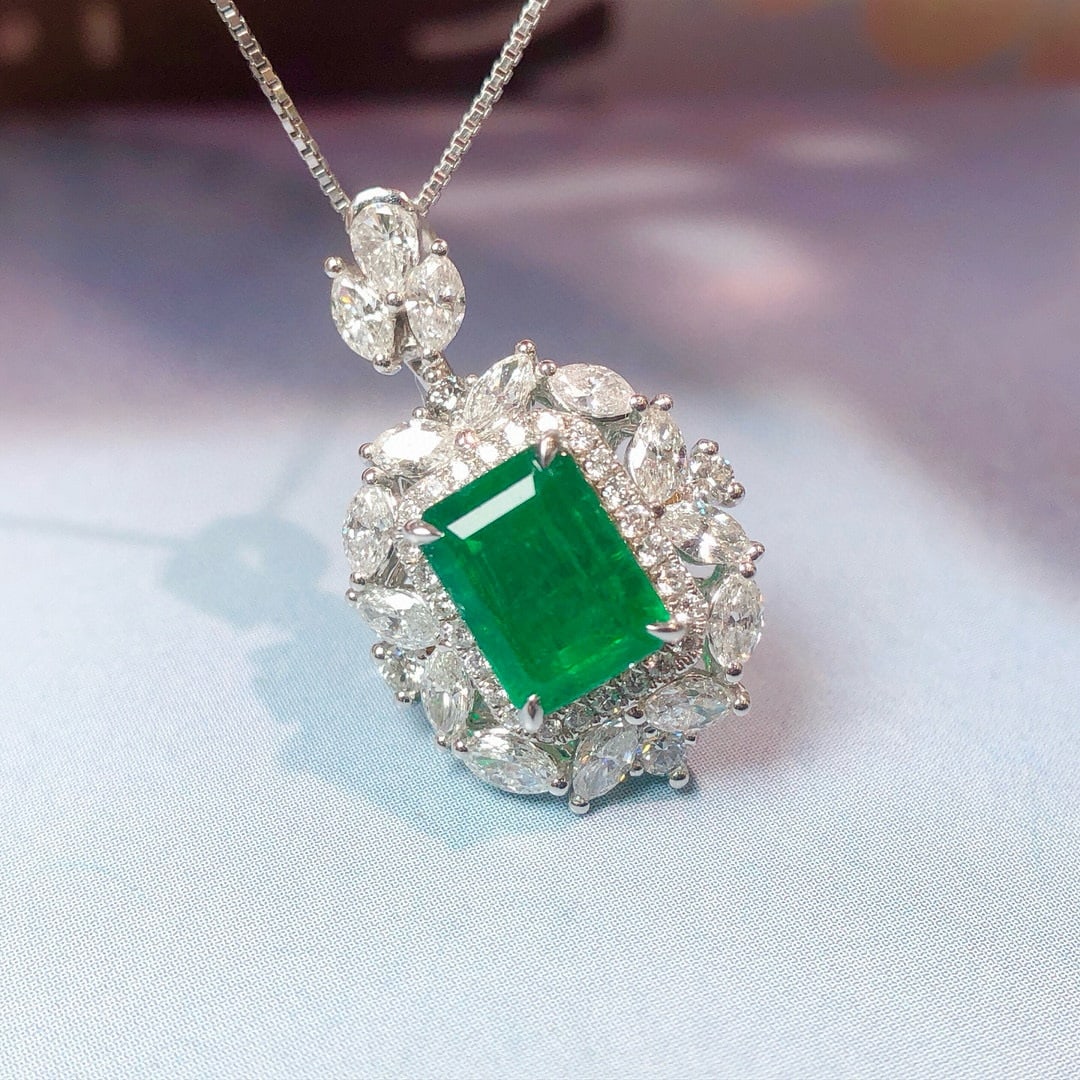 14k Gold 2.83 Ctw Vivid Green Natural Emerald & Diamond Pendant( Without Chain ) - 4