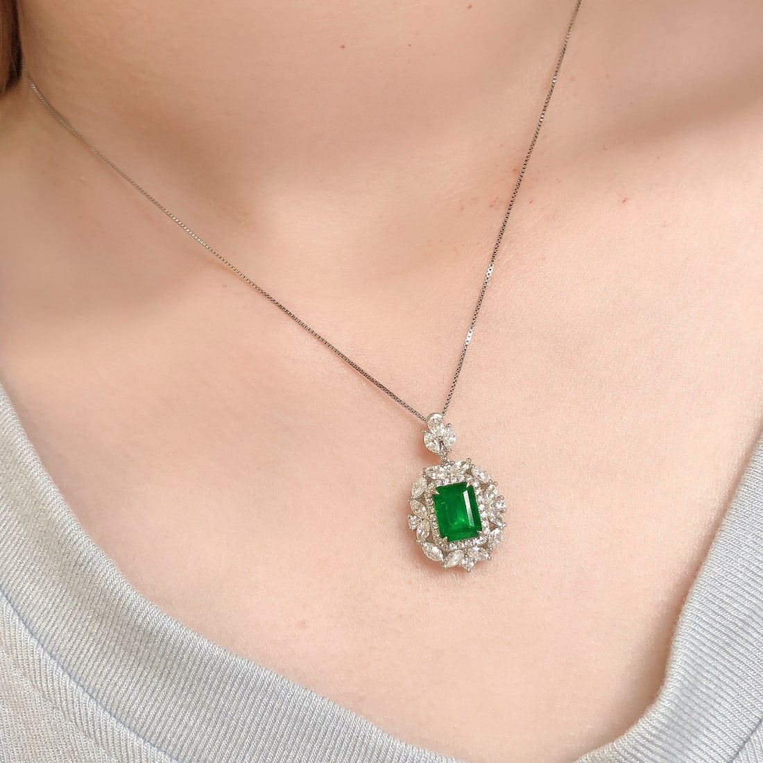 14k Gold 2.83 Ctw Vivid Green Natural Emerald & Diamond Pendant( Without Chain ) - 7