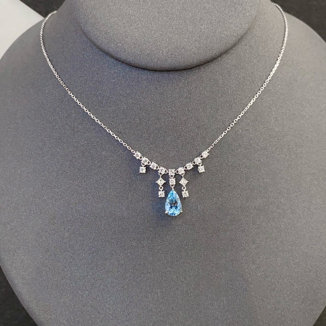 14k Gold 2.10 Ctw Natural Aquamarine & Diamond Necklace - 4