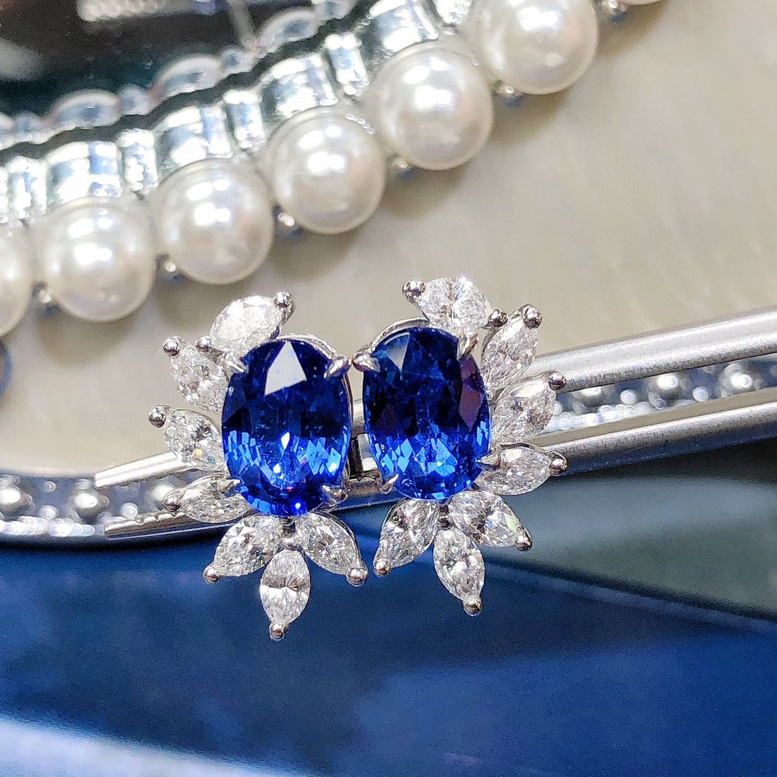 14k Gold 3.66 Ctw Natural Sapphire & Diamond Earrings: Ref:230946046 // gold content:14k gold // main gemstone:sapphire // shape:oval // carat weight:2. 77ct // color:royal blue // treatment:natural // // adjacent gemstone 2 : diamond // shape:marquise