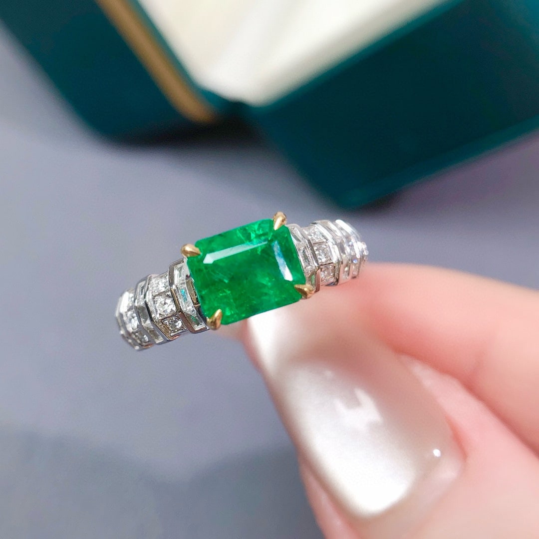 14k Gold 2.13 Ctw Vivid Green Natural Emerald & Diamond Ring: Ref:230946049 // gold content:14k gold // ring size:7. 25us // // main gemstone:emerald // shape:octagonal // carat weight:1. 83ct // color:vivid green // treatment:natural // // adjacent gemstone