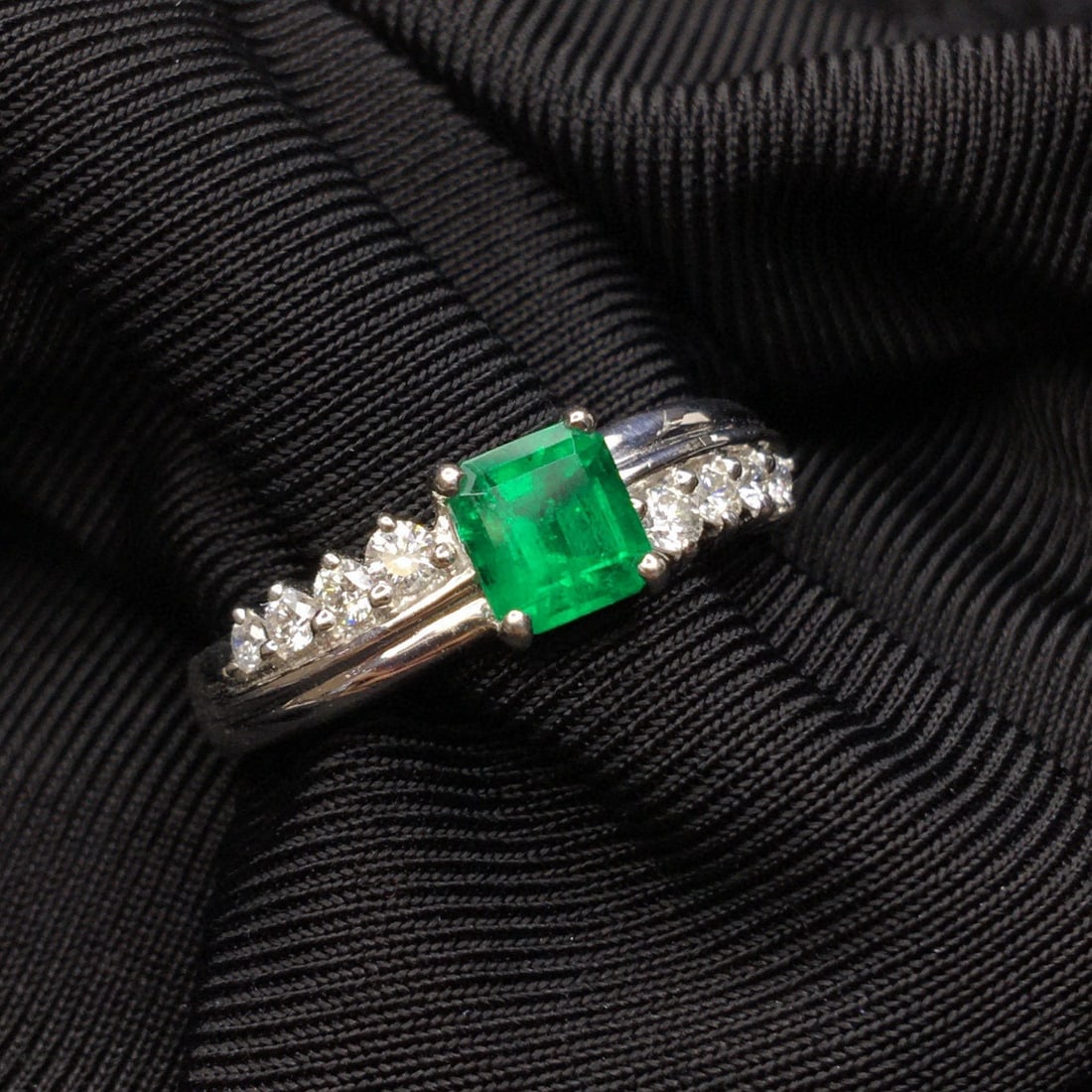 14k Gold 0.77 Ctw Vivid Green Natural Emerald & Diamond Ring: Ref:230946062 // gold content:14k gold // ring size:7. 25us // // main gemstone:emerald // shape:octagonal // carat weight:0. 57ct // color:vivid green // treatment:natural // // adjacent gemstone