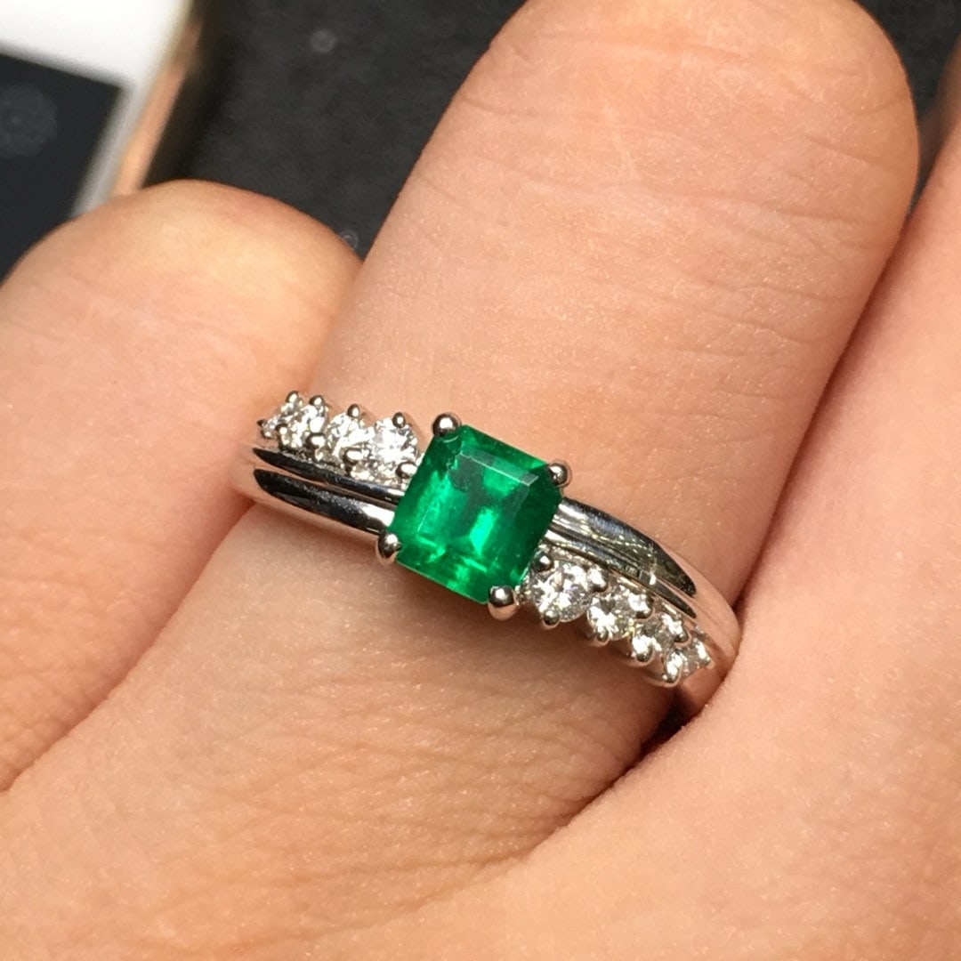 14k Gold 0.77 Ctw Vivid Green Natural Emerald & Diamond Ring - 2