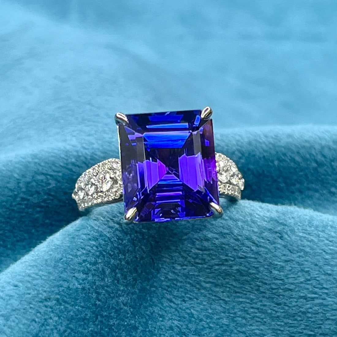 14k Gold 10.37 Ctw Natural Tanzanite & Diamond Ring - 5