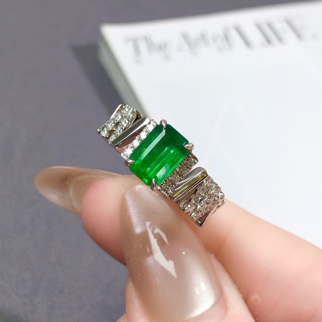 14k Gold 1.40 Ctw Vivid Green Natural Emerald & Diamond Ring - 3