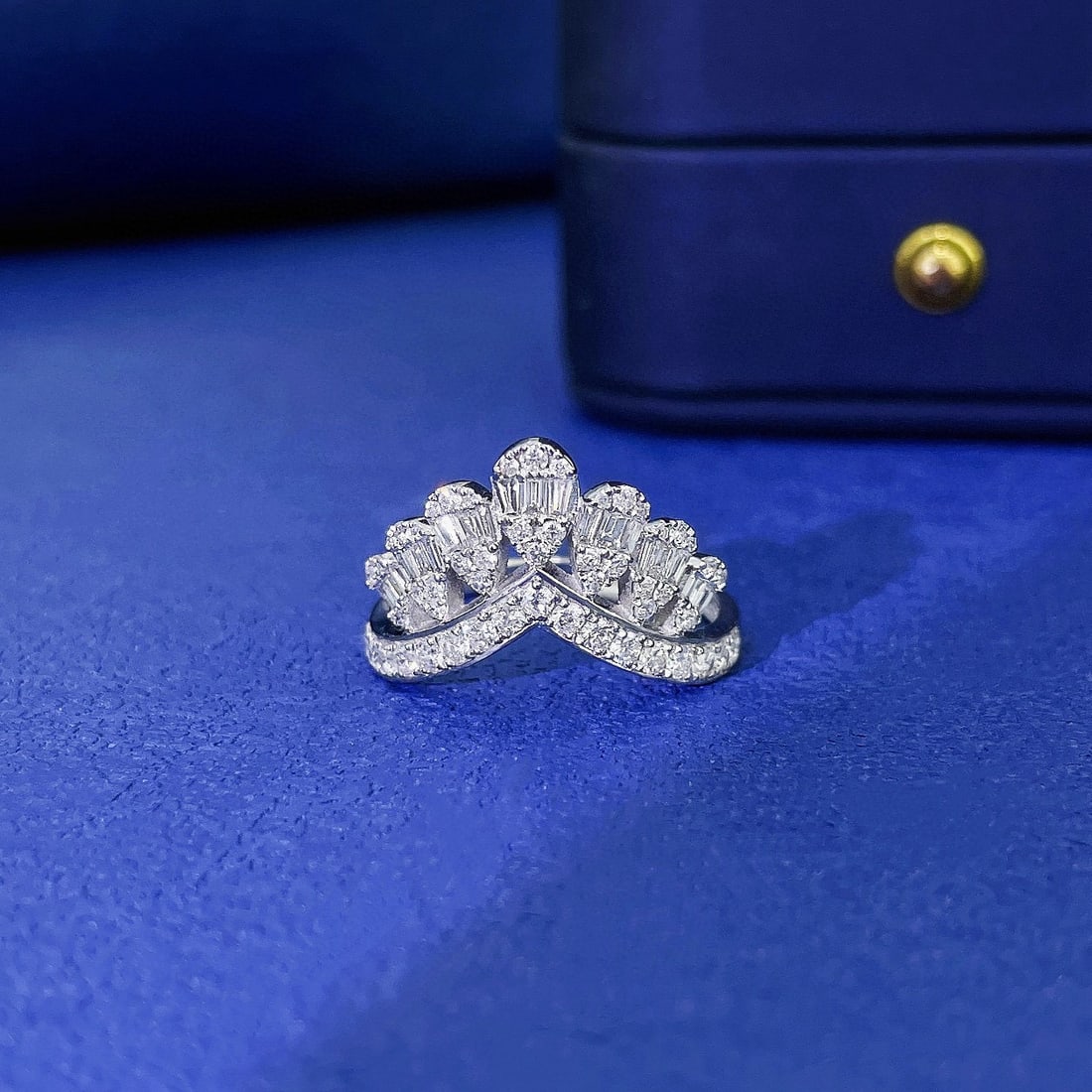 14k Gold 0.86 Ctw Natural H Diamond Ring: Ref:230946084 // gold content:14k gold // ring size:7. 25us // // main gemstone:diamond // shape:baguette // carat weight:0. 13ct // clarity grade:vs-si // color:h // treatment:natural // //