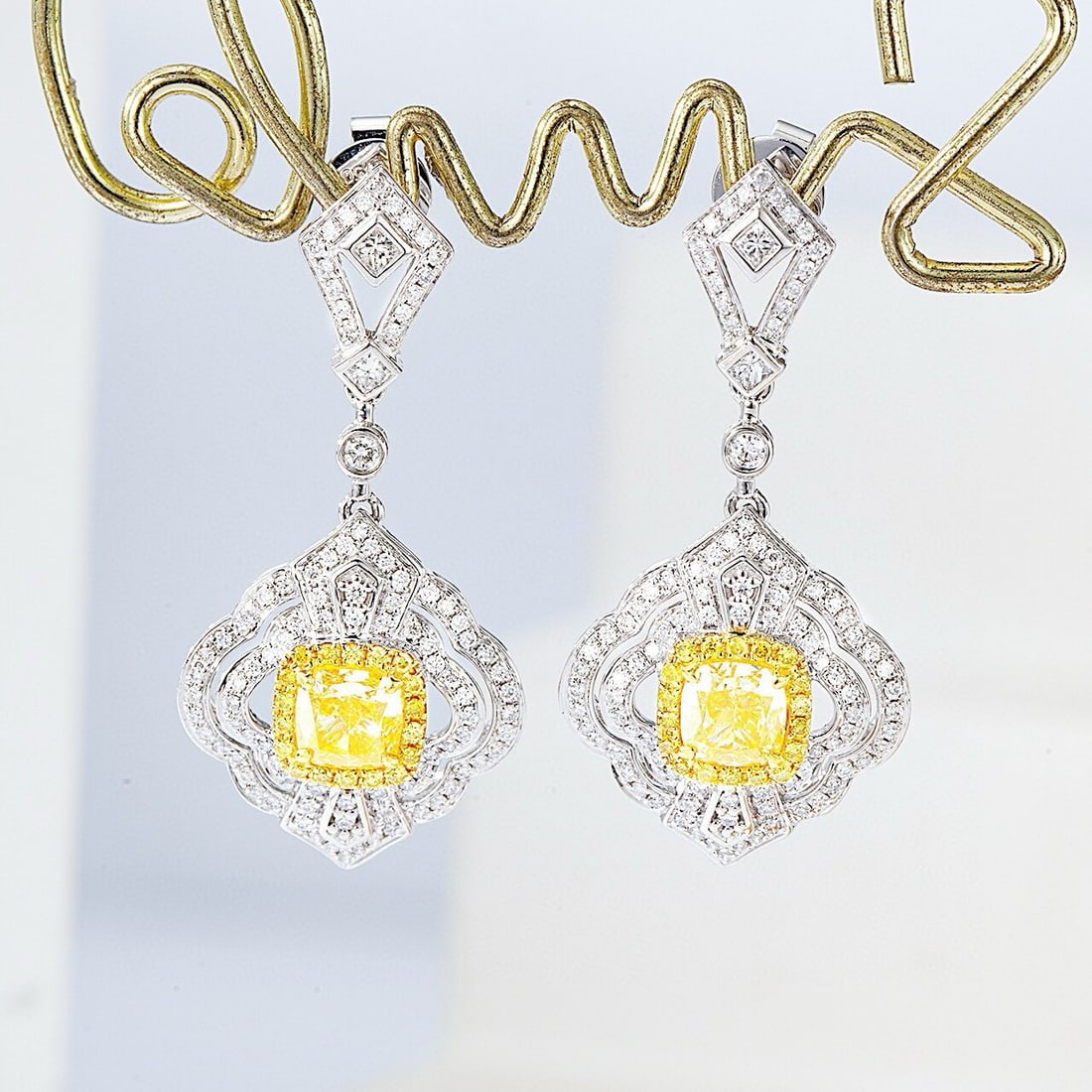 14k Gold 1.60 Ctw Natural Yellow Diamond & Diamond Earrings: Ref:230946093 // gold content:14k gold // main gemstone:yellow diamond // shape:cushion // carat weight:1. 02ct // color:yellow // treatment:natural // // adjacent gemstone 2 : diamond //