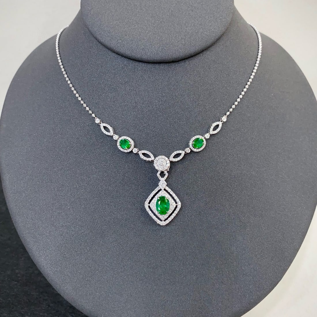 14k Gold 5.23 Ctw Vivid Green Natural Emerald & Diamond Jewelry Set - 4