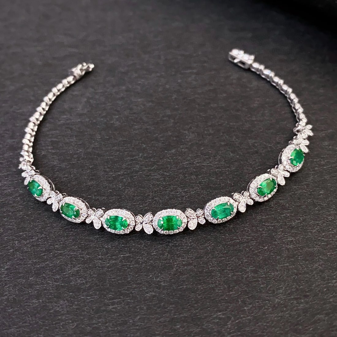 14k Gold 2.70 Ctw Vivid Green Natural Emerald & Diamond Bracelet (1 of 8)