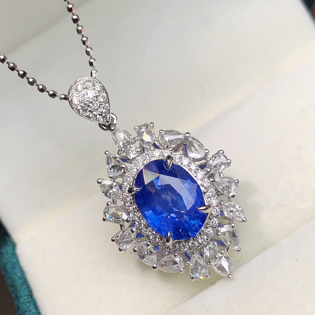 14k Gold 2.55 Ctw Natural Sapphire & Diamond Pendant( Without Chain ): Ref:230946105 // gold content:14k gold // main gemstone:sapphire // shape:oval // carat weight:1. 85ct // color:cornflower blue // treatment:natural // // adjacent gemstone 2 : diamond //