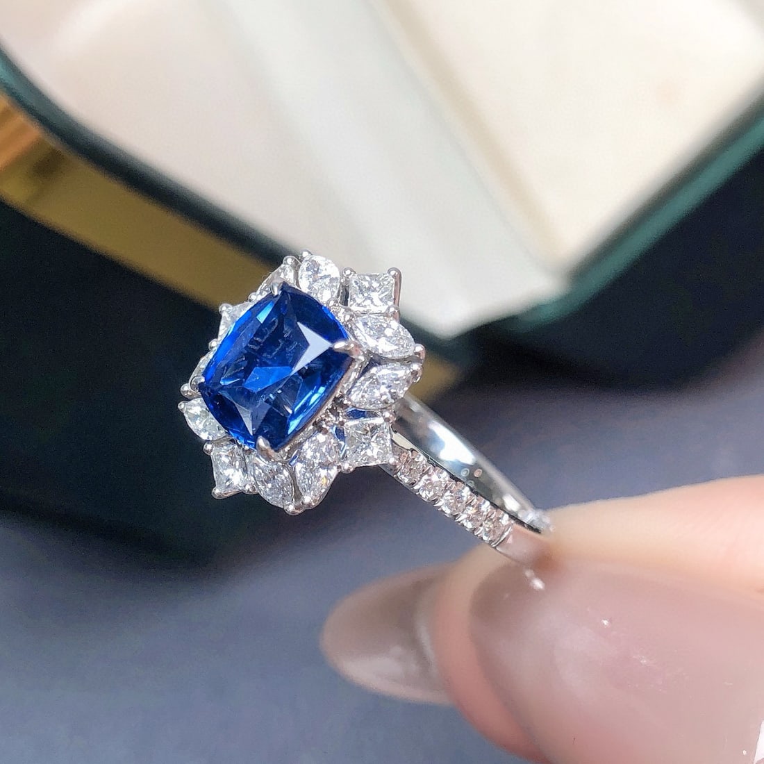 14k Gold 2.04 Ctw Natural Sapphire & Diamond Ring - 4