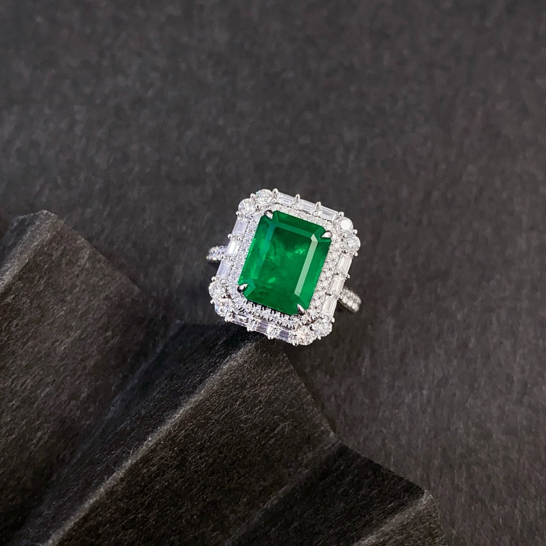 14k Gold 5.25 Ctw Vivid Green Natural Emerald & Diamond Ring/pendant( Without Chain ): Ref:230946118 // gold content:14k gold // ring size:7. 25us // // main gemstone:emerald // shape:octagonal // carat weight:4. 02ct // color:vivid green // treatment:natural // // adjacent gemstone