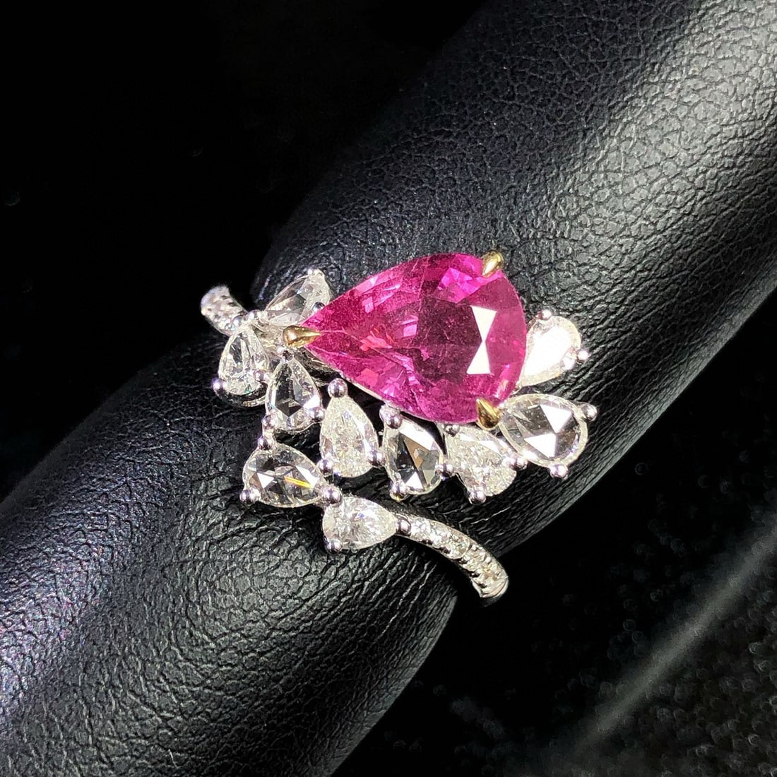 14k Gold 2.65 Ctw Natural Padparadscha Sapphire & Diamond Ring: Ref:230946123 // gold content:14k gold // ring size:7. 25us // // main gemstone:padparadscha sapphire // shape:pear // carat weight:1. 9ct // color:orangish pink // treatment:natural // //