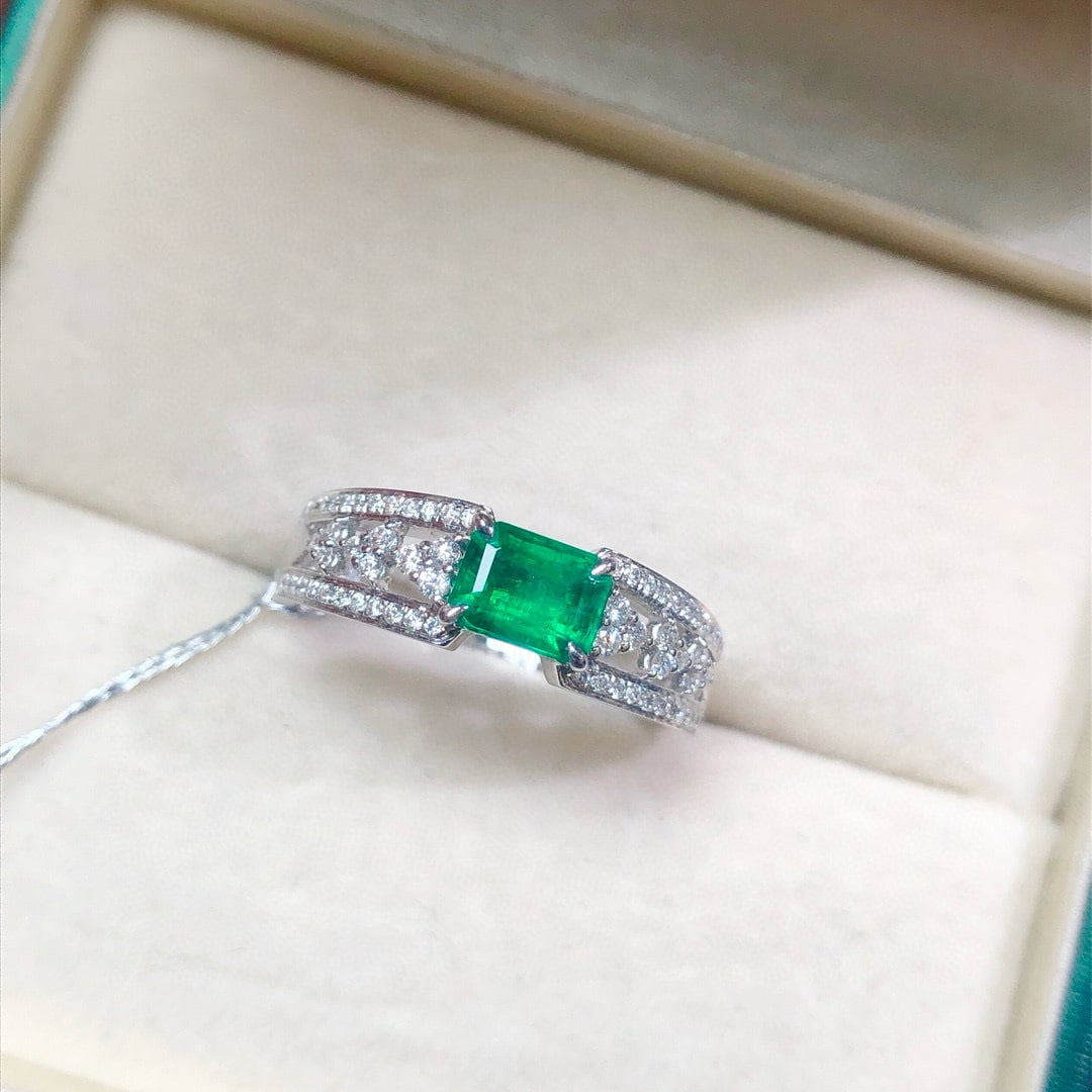 14k Gold 0.97 Ctw Vivid Green Natural Emerald & Diamond Ring (1 of 6)