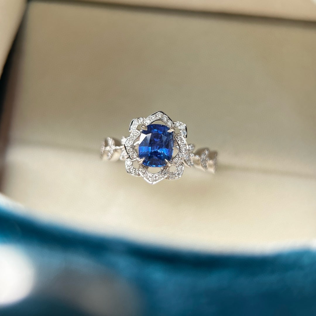 14k Gold 1.10 Ctw Natural Sapphire & Diamond Ring: Ref:230946138 // gold content:14k gold // ring size:7. 25us // // main gemstone:sapphire // shape:cushion // carat weight:0. 96ct // color:blue // treatment:natural // // adjacent gemstone 2 : diamond
