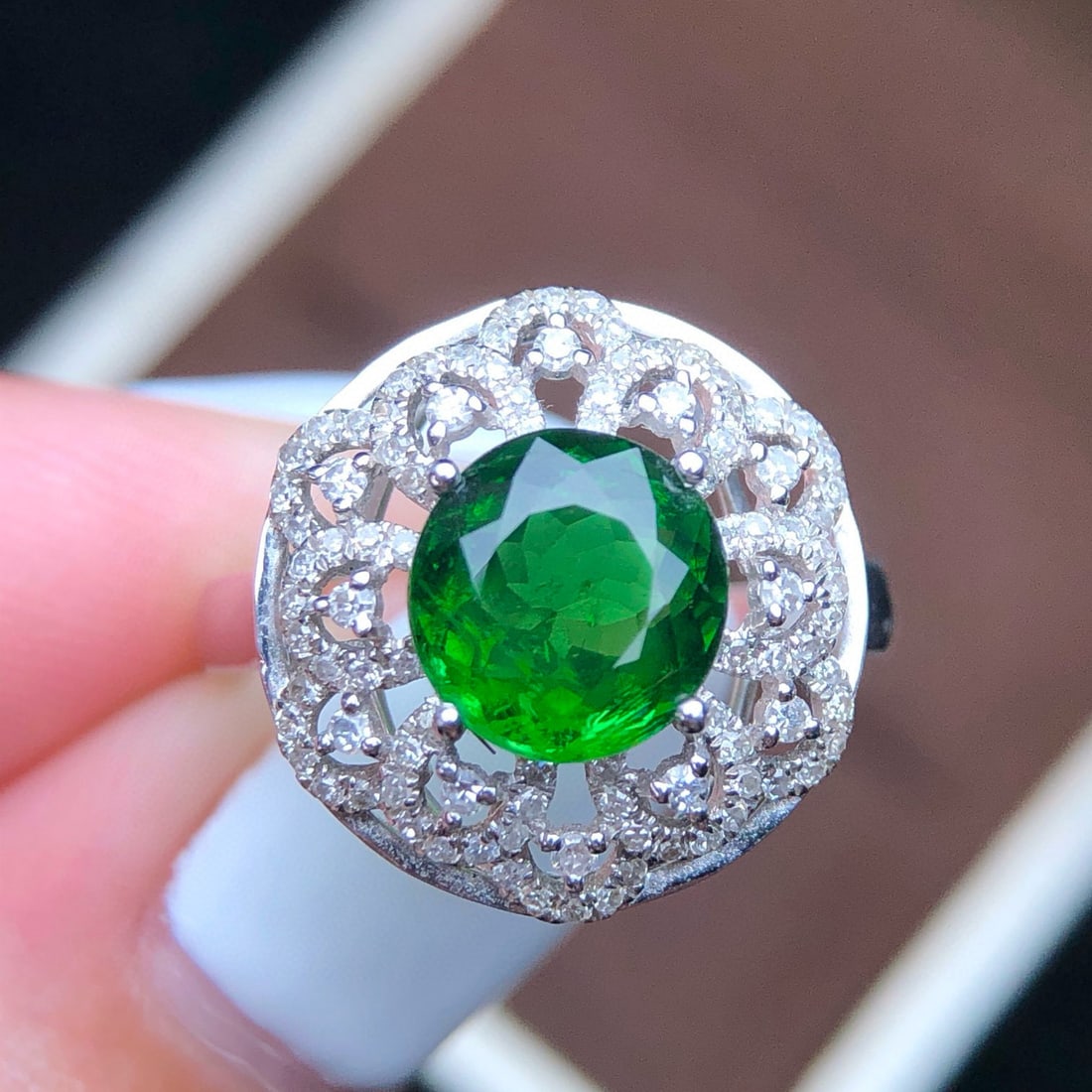 14k Gold 2.5 Ct Natural Tourmaline & Diamond Ring: Ref:230946167 // gold content:14k gold // ring size:7. 25us // // main gemstone:tourmaline // shape:round // carat weight:2. 5ct // color:green // treatment:natural // cut grade:g // // adjacent gemst