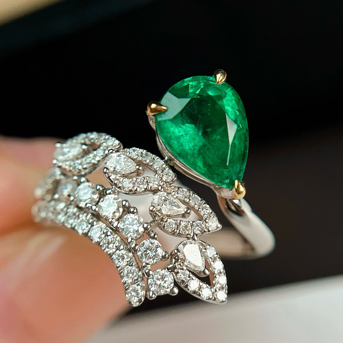 14k Gold 1.35 Ct Vivid Green Natural Emerald & Diamond Ring - 3