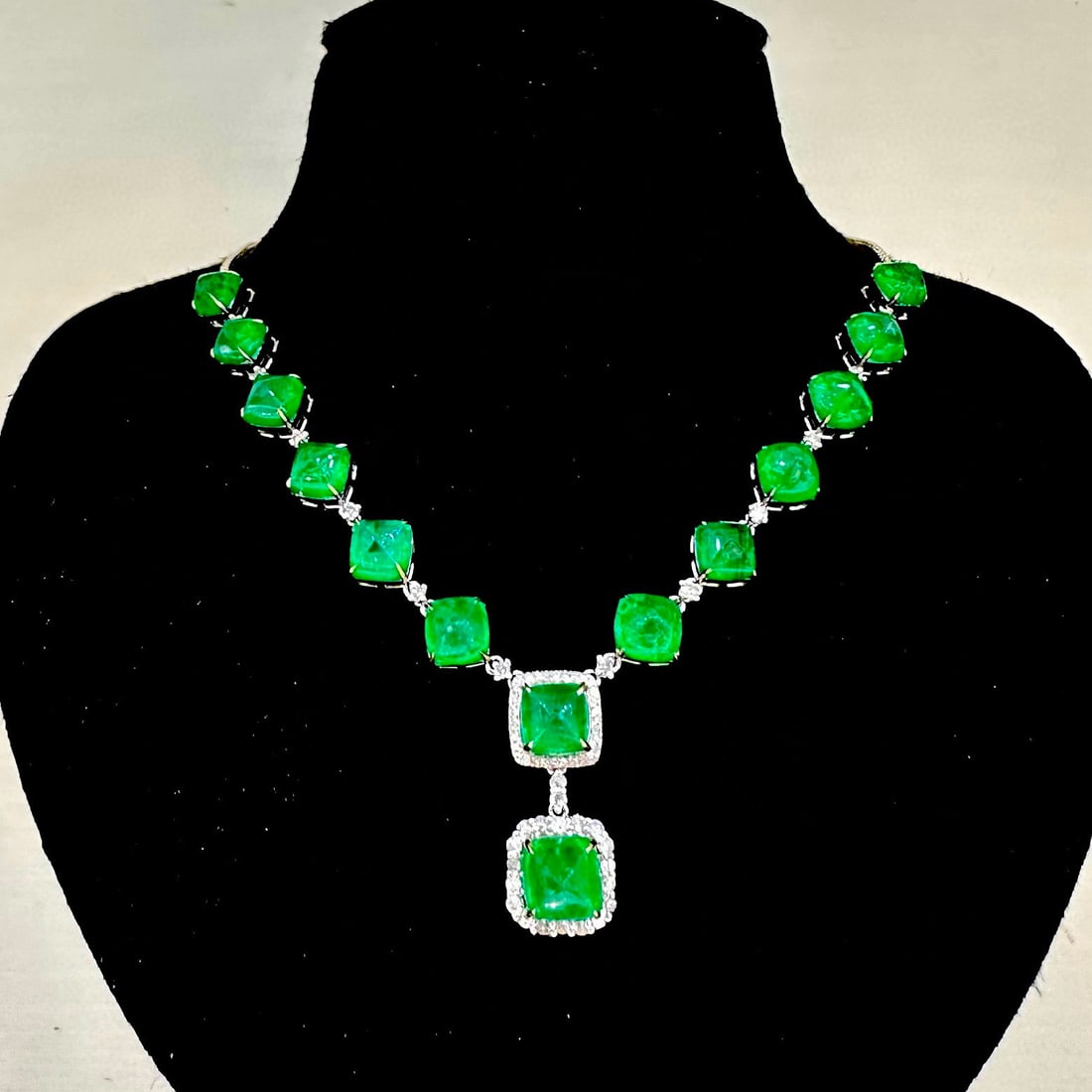 14k Gold 10.88 Ct Vivid Green Natural Emerald & Diamond Necklace (1 of 7)