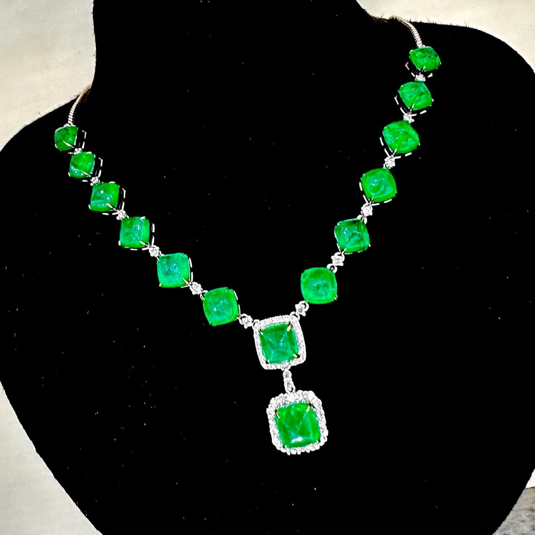 14k Gold 10.88 Ct Vivid Green Natural Emerald & Diamond Necklace - 4