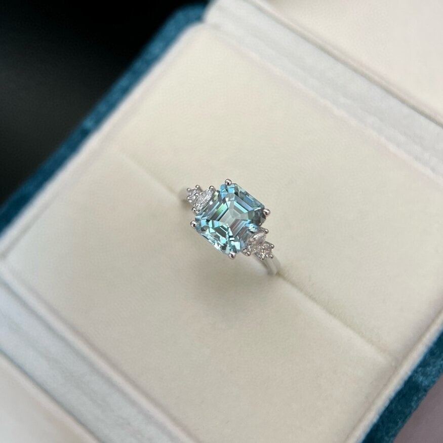14k Gold 2.91 Ctw Natural Aquamarine & Lab Grown Diamond Ring: Ref:230946208 // gold content:14k gold // ring size:7. 25us // // main gemstone:aquamarine // shape:octagonal // carat weight:2. 72ct // color:blue // treatment:natural // // adjacent gemstone 2 : lab