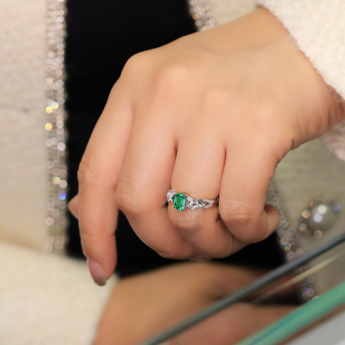 14k Gold 0.82 Ct Vivid Green Natural Emerald & Diamond Ring - 4