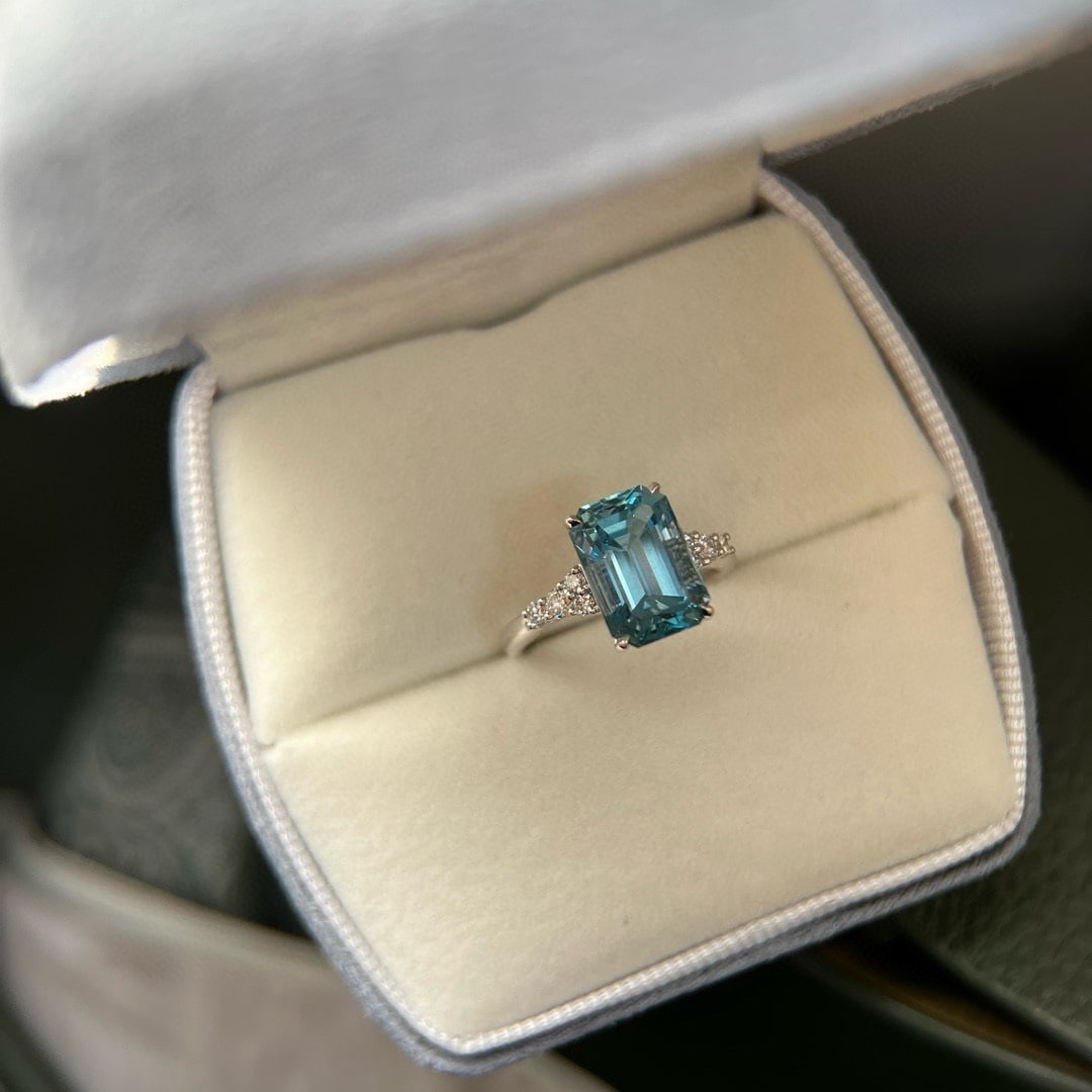 14k Gold 3.98 Ctw Natural Aquamarine & Lab Grown Diamond Ring: Ref:230946228 // gold content:14k gold // ring size:7. 25us // // main gemstone:aquamarine // shape:octagonal // carat weight:3. 74ct // color:santa maria color // treatment:natural // // adjacent gem