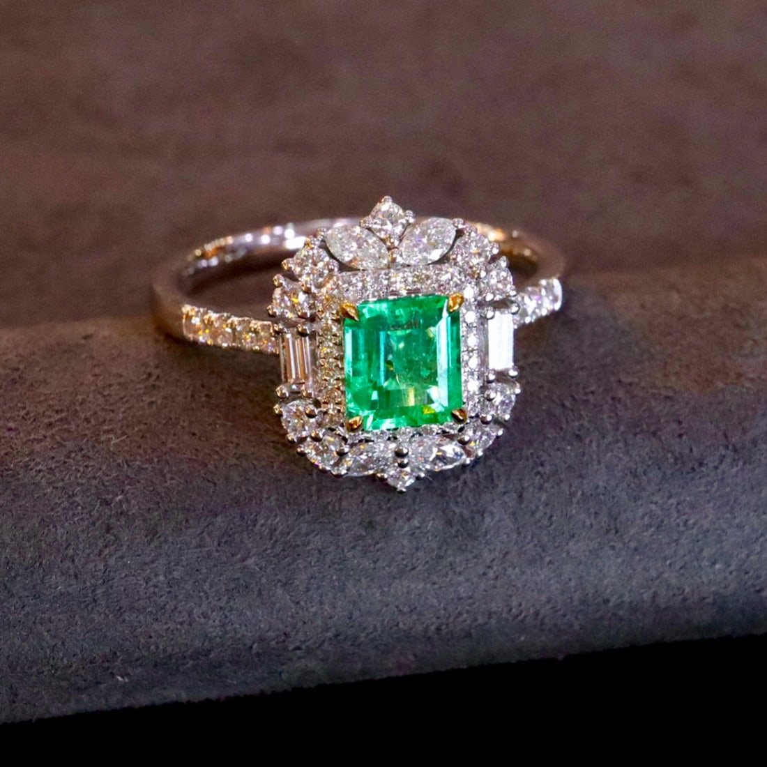14k Gold 1.17 Ctw Natural Emerald & Diamond Ring - 4