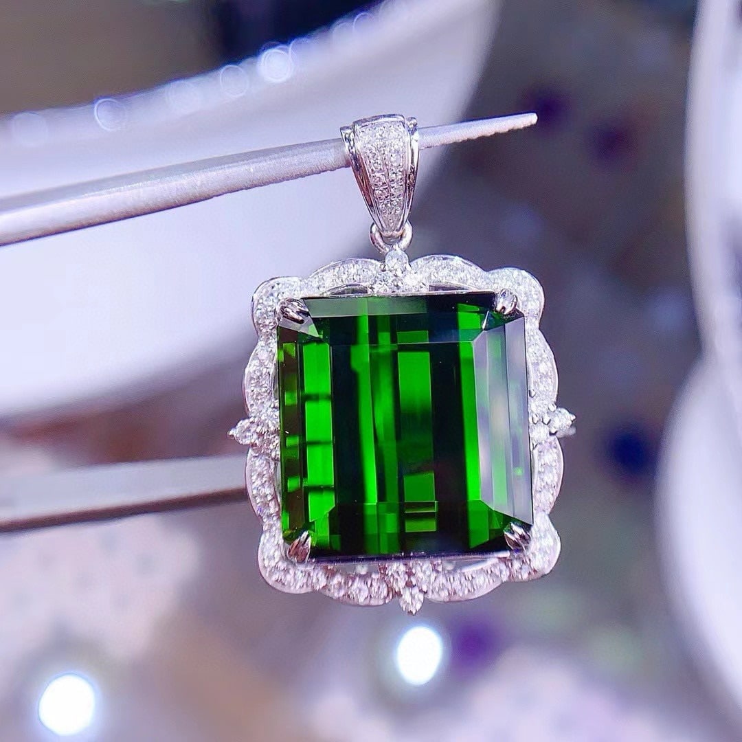 14k Gold 19.5 Ct Natural Tourmaline & Diamond Pendant( Without Chain ): Ref:230946235 // gold content:14k gold // main gemstone:tourmaline // shape:octagonal // carat weight:19. 5ct // color:green // treatment:natural // // adjacent gemstone 2 : diamond // shape:round