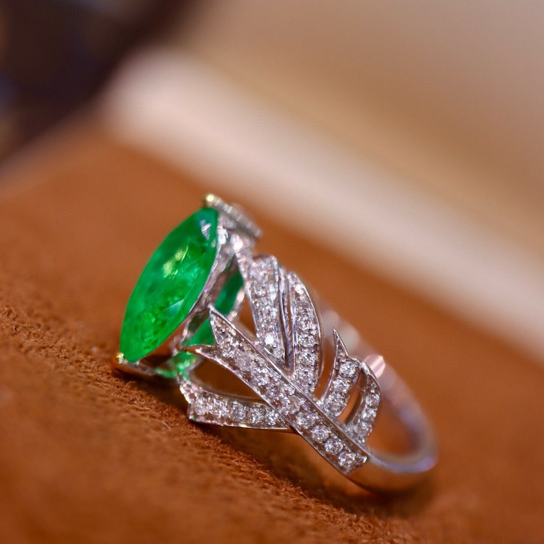 14k Gold 1.32 Ctw Vivid Green Natural Emerald & Diamond Ring - 4