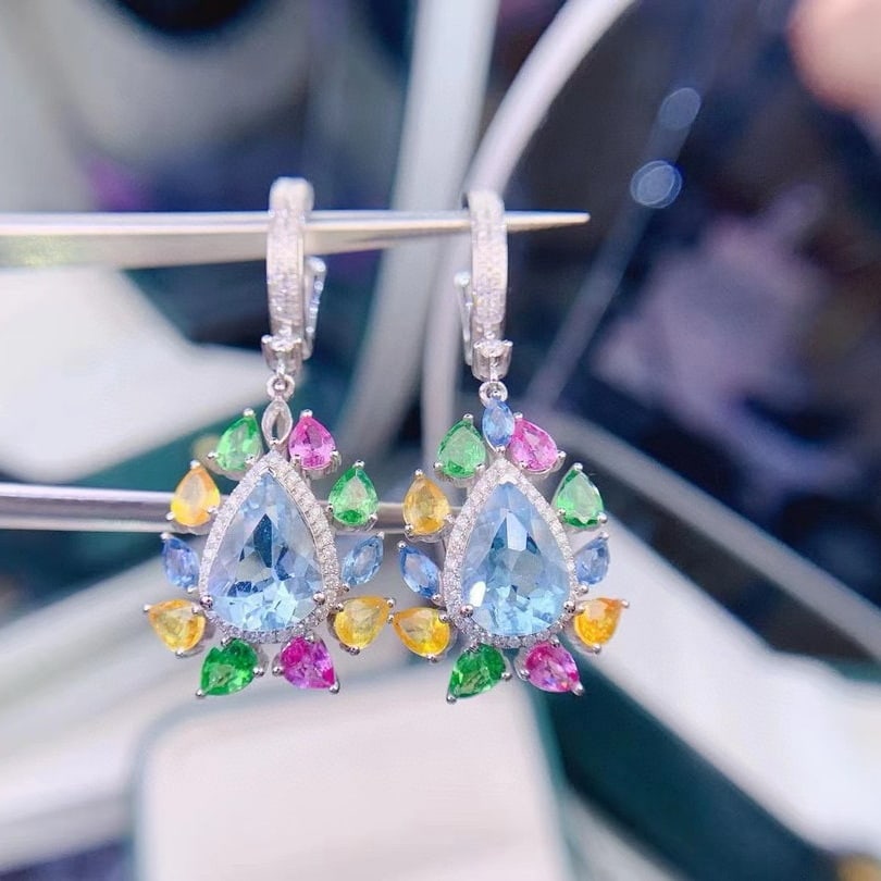 14k Gold 5.6 Ct Natural Aquamarine & Diamond Earrings: Ref:230946257 // gold content:14k gold // main gemstone:aquamarine // shape:pear // carat weight:5. 6ct // color:blue // treatment:natural // // adjacent gemstone 2 : diamond // shape:round //