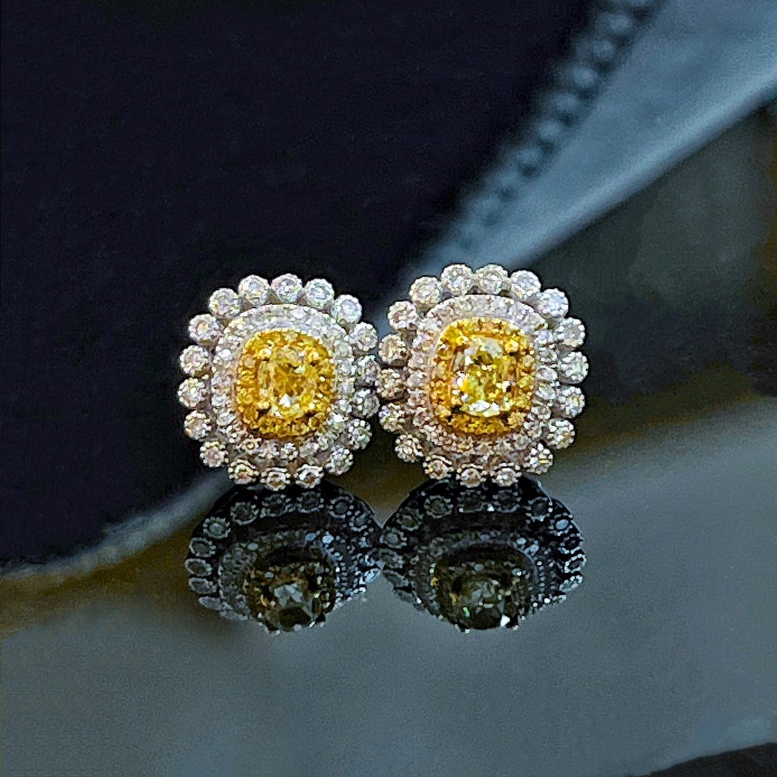 14k Gold 0.41 Ct Natural Yellow Diamond & Diamond & Yellow Diamond Earrings - 3