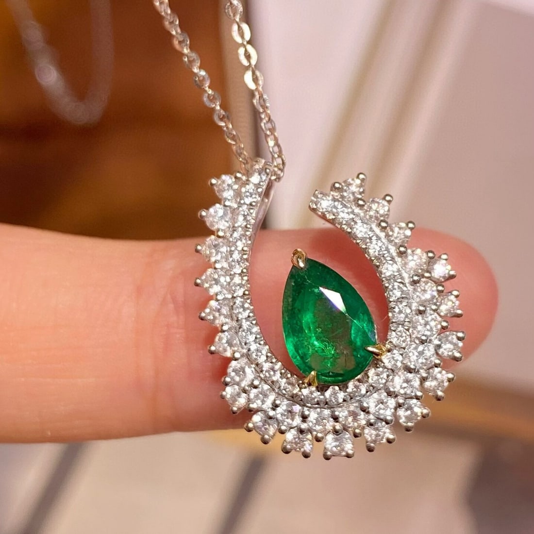 14k Gold 1.63 Ctw Vivid Green Natural Emerald & Diamond Pendant( Without Chain ): Ref:230946262 // gold content:14k gold // main gemstone:emerald // shape:pear // carat weight:0. 86ct // color:vivid green // treatment:natural // // adjacent gemstone 2 : diamond // shape:round // ca