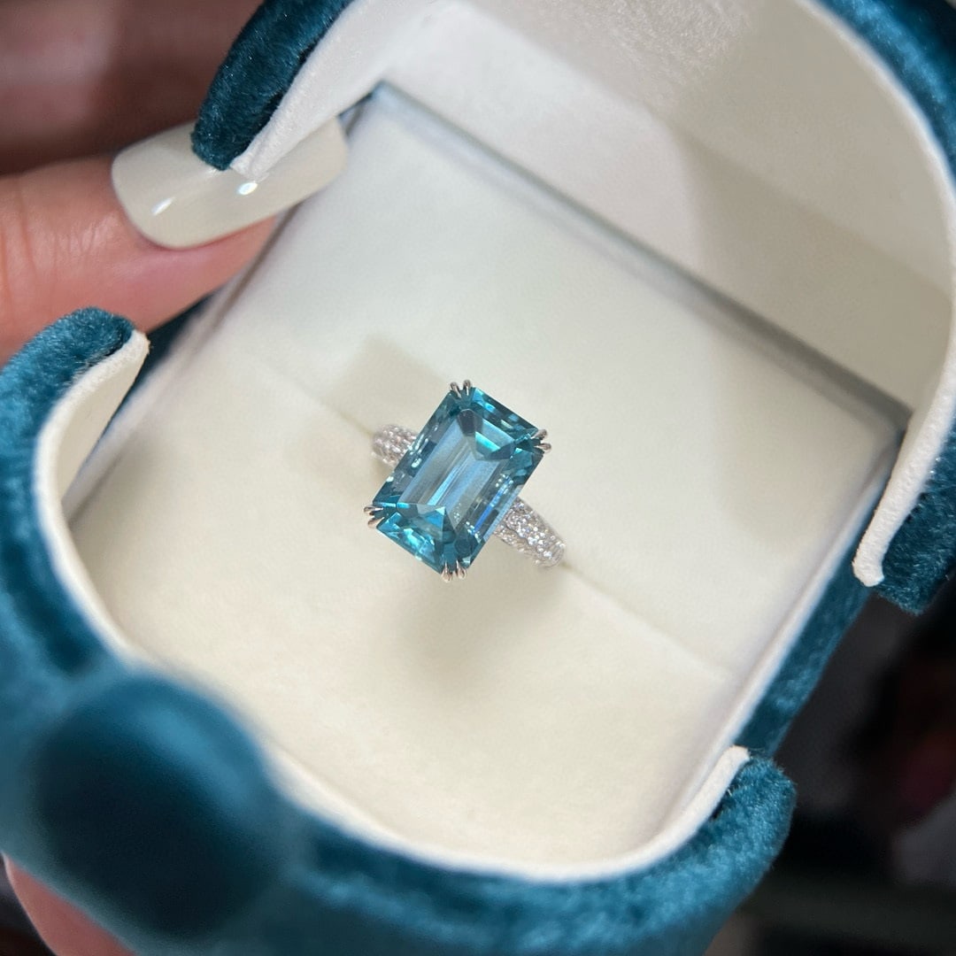 14k Gold 7.45 Ctw Natural Aquamarine & Lab Grown Diamond Ring: Ref:230946269 // gold content:14k gold // ring size:7. 25us // // main gemstone:aquamarine // shape:octagonal // carat weight:6. 73ct // color:santa maria color // treatment:natural // // adjacent gem