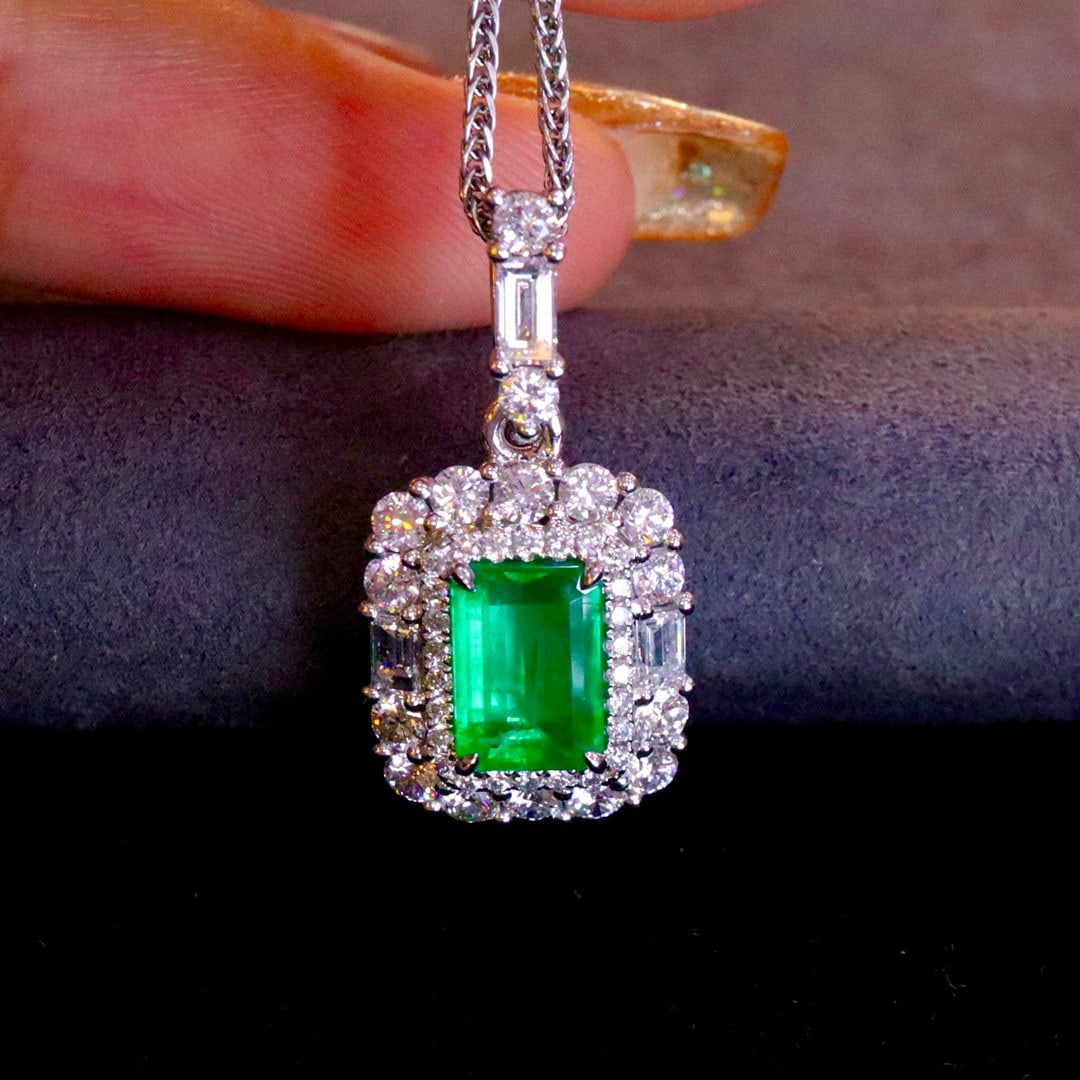 14k Gold 2.02 Ctw Vivid Green Natural Emerald & Diamond Pendant( Without Chain ): Ref:230946275 // gold content:14k gold // main gemstone:emerald // shape:octagonal // carat weight:0. 90ct // color:vivid green // treatment:natural // // adjacent gemstone 2 : diamond //