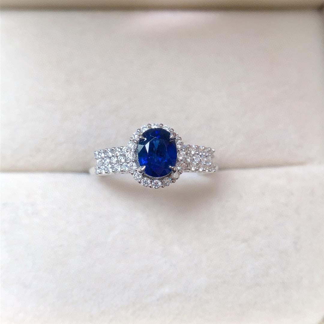 14k Gold 1.33 Ctw Natural Sapphire & Diamond Ring: Ref:230946280 // gold content:14k gold // ring size:7. 25us // // main gemstone:sapphire // shape:oval // carat weight:1. 03ct // color:royal blue // treatment:natural // // adjacent gemstone 2 :