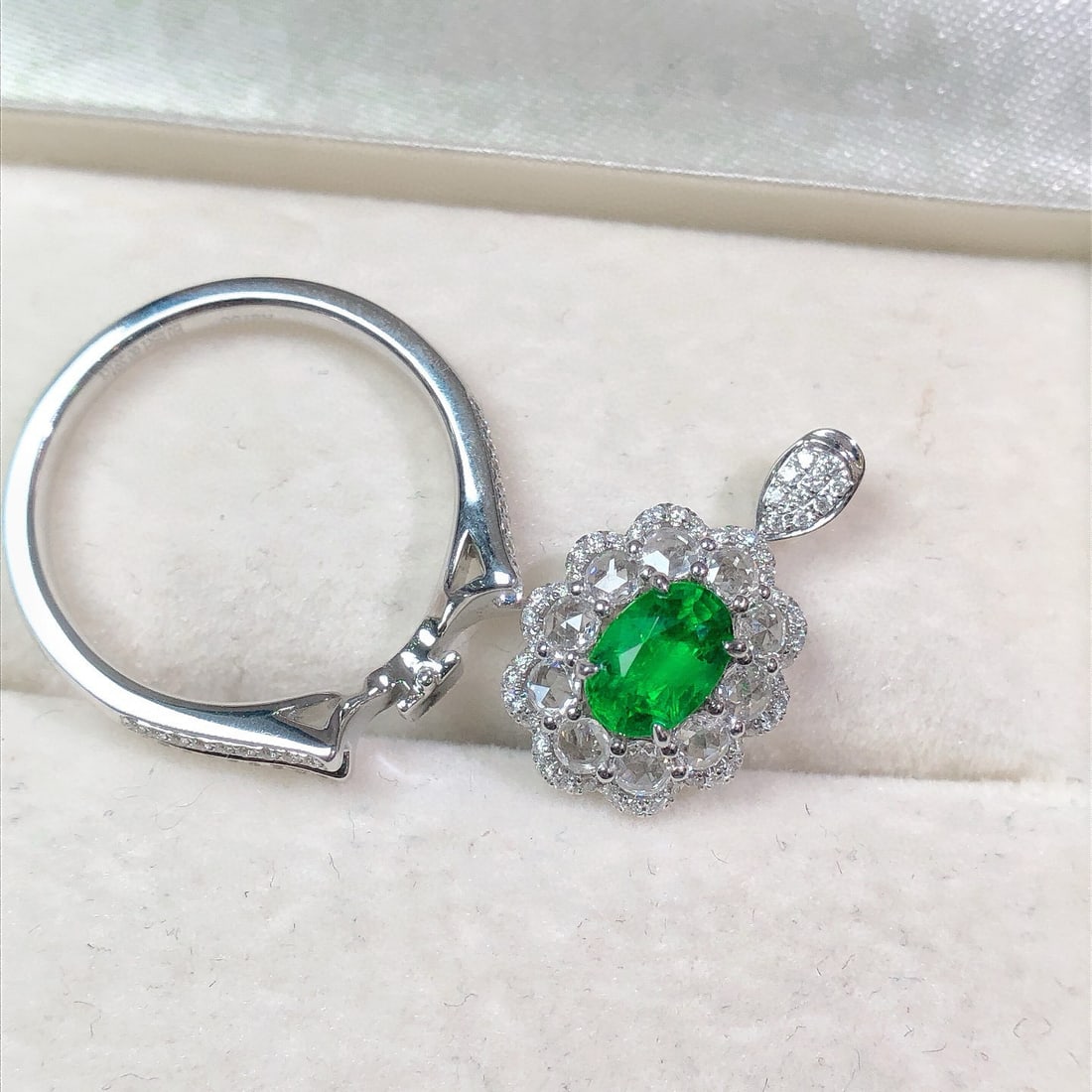 14k Gold 1.28 Ctw Vivid Green Natural Emerald & Diamond Ring/pendant( Without Chain ) - 3