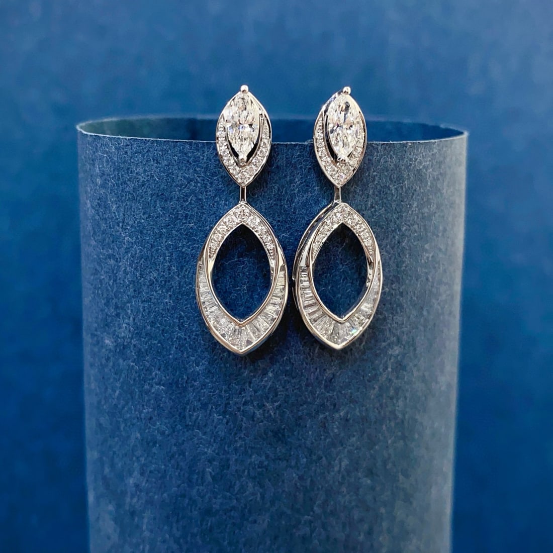 Gia Certified 14k Gold 1.25 Ctw Natural F Vs2 Marquise Diamond Earrings: Ref:230946306 // gold content:14k gold // main gemstone:diamond // certified:gia // shape:marquise // carat weight:0. 6ct // clarity grade:vs2 // color:f // treatment:natural // // adjacent