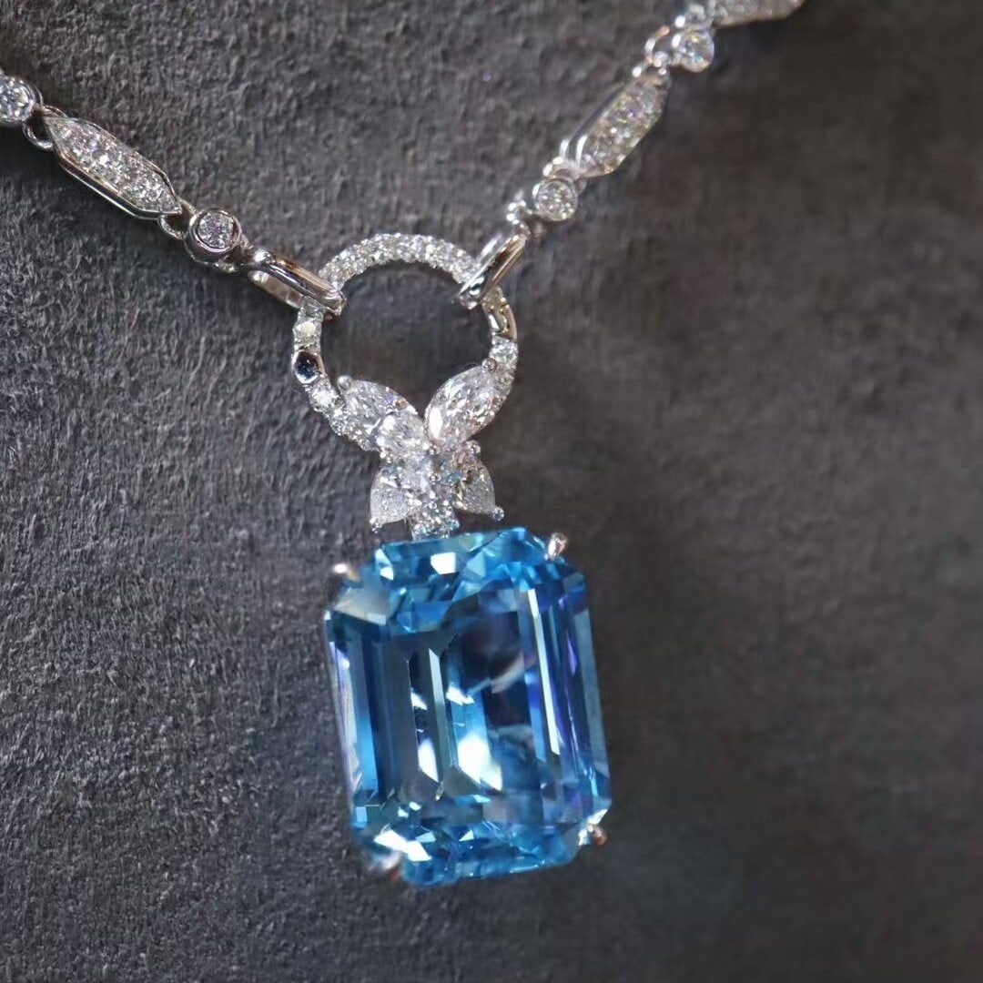 14k Gold 6.35 Ctw Natural Aquamarine & Diamond Pendant( Without Chain ): Ref:230946340 // gold content:14k gold // main gemstone:aquamarine // shape:octagonal // carat weight:6. 09ct // color:santa maria color // treatment:natural // // adjacent gemstone 2 : diamond // sha