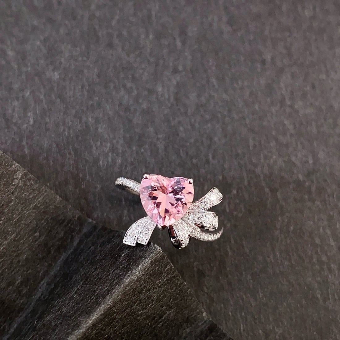 14k Gold 1.88 Ctw Natural Morganite & Diamond Ring: Ref:230946345 // gold content:14k gold // ring size:7. 25us // // main gemstone:morganite // shape:heart // carat weight:1. 57ct // color:cherry blossom color // treatment:natural // // adjacent