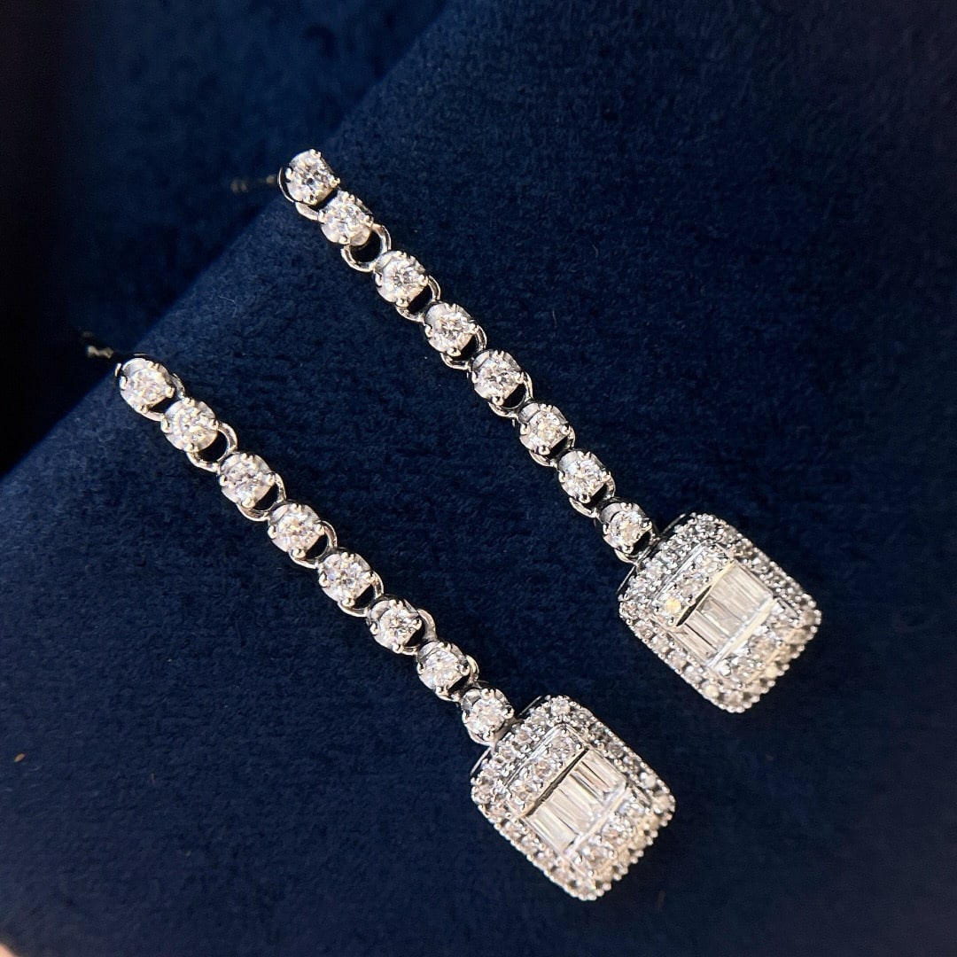 14k Gold 0.81 Ct Natural H Diamond Earrings: Ref:230946349 // gold content:14k gold // main gemstone:diamond // shape:multiply // carat weight:0. 81ct // clarity grade:vs-si // color:h // treatment:natural // Condition: NewLow Estimate: